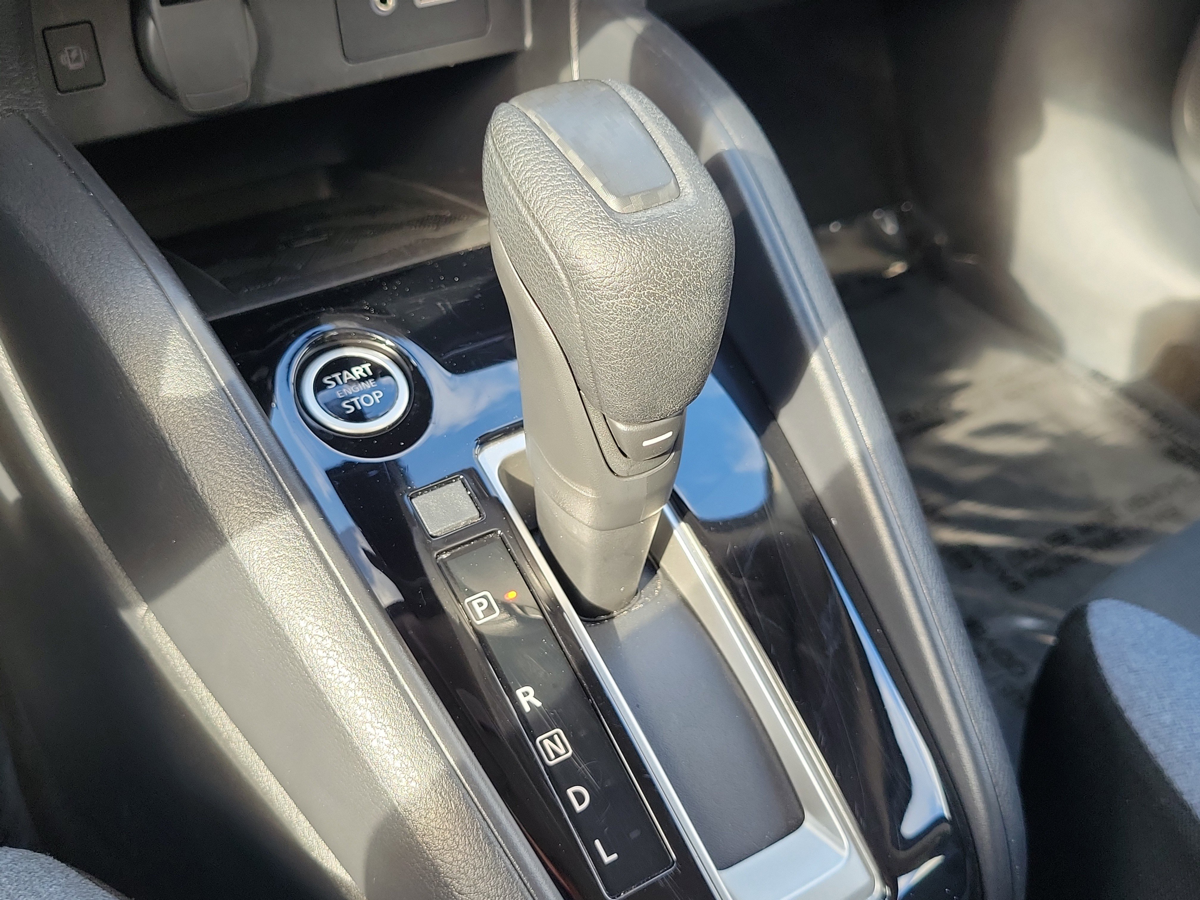 Used 2025 Nissan Versa SV image 21