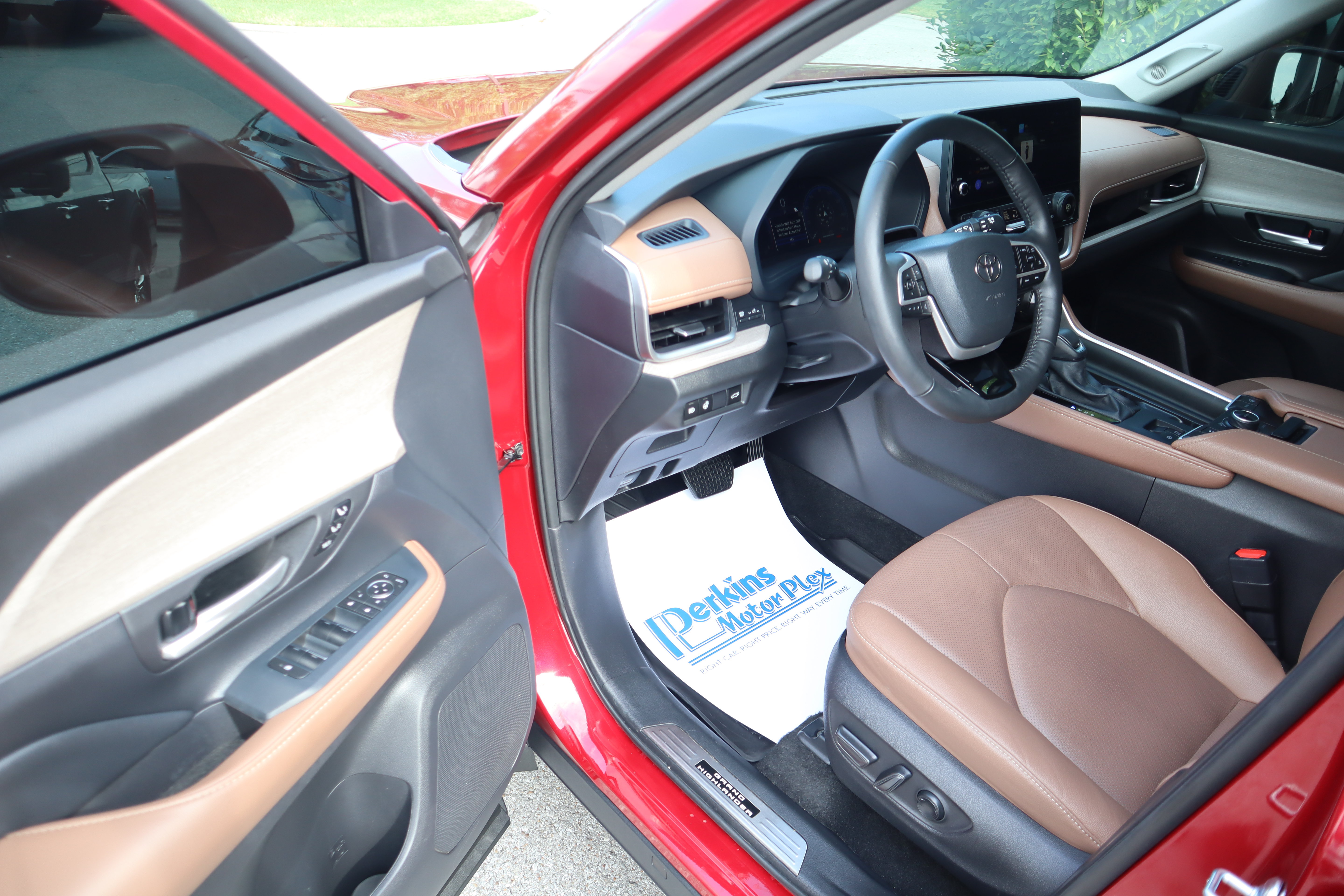Used 2026 Toyota Grand Highlander AWD image 3