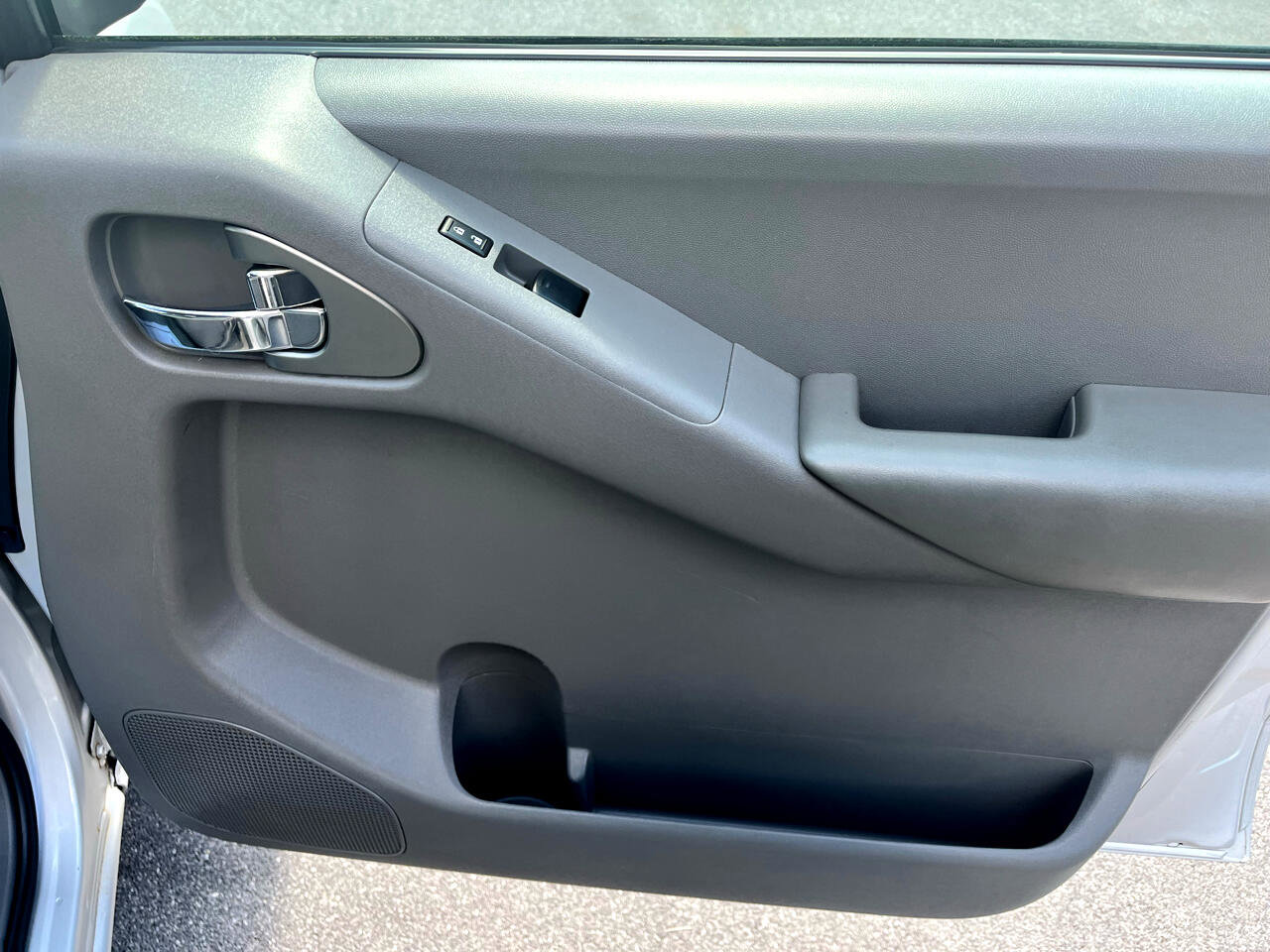 Used 2012 Nissan Frontier SV w/ SV Premium Utility Pkg image 19