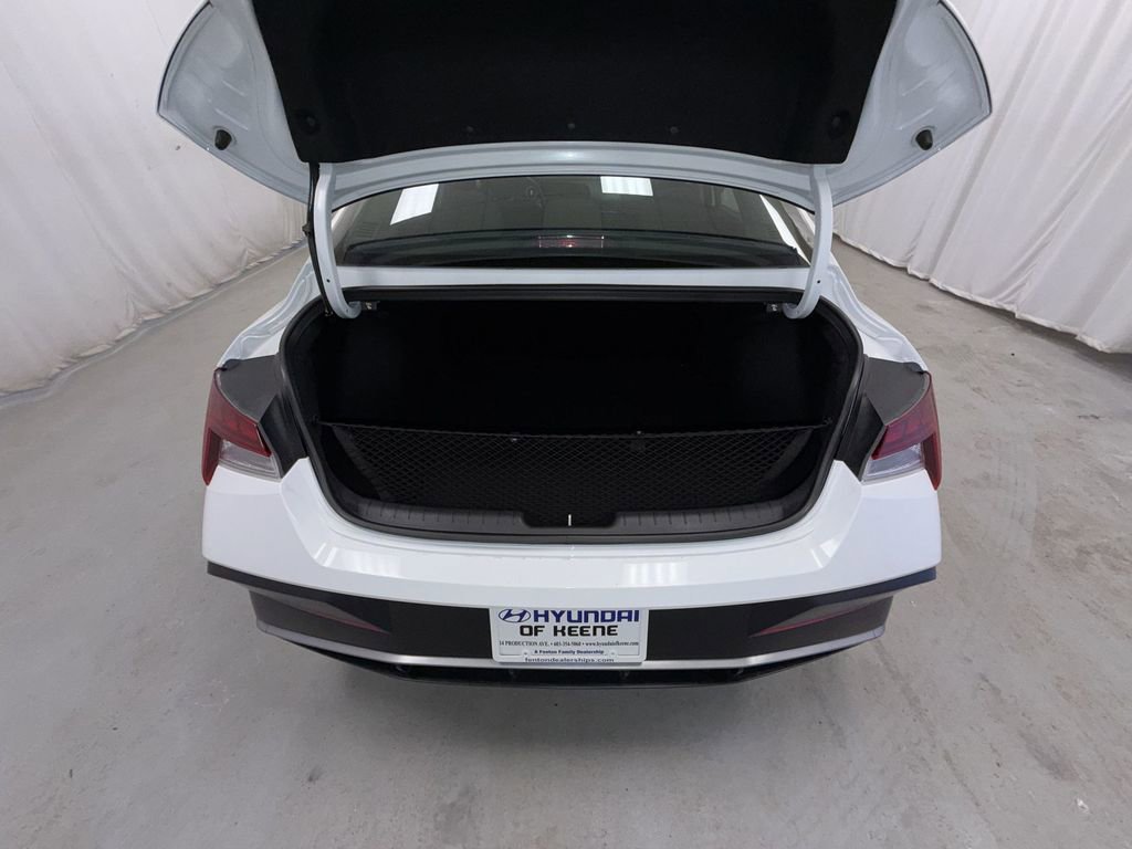 Used 2024 Hyundai Elantra SEL w/ Convenience Package image 9