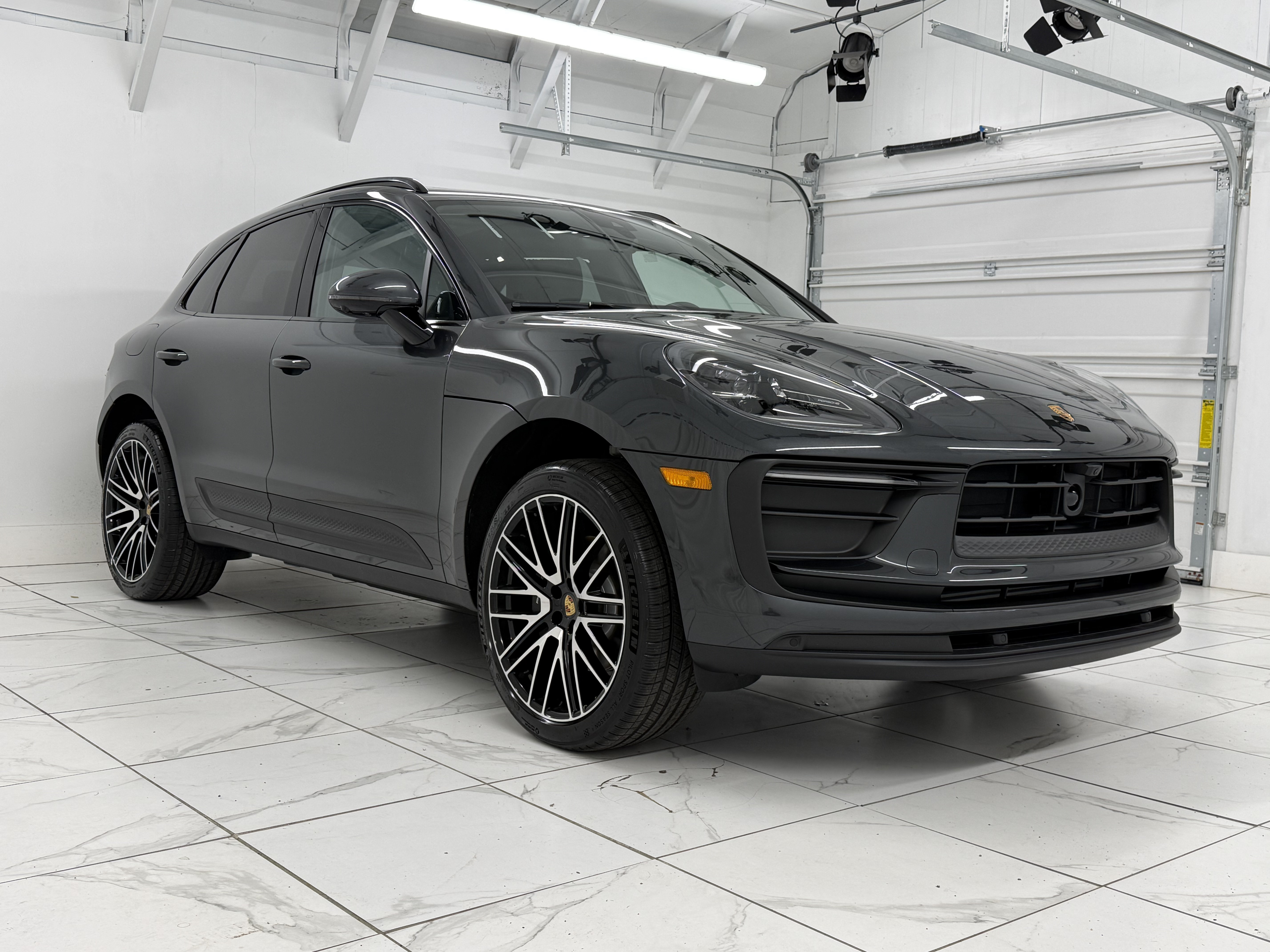 Certified 2026 Porsche Macan AWD/4WD image 10