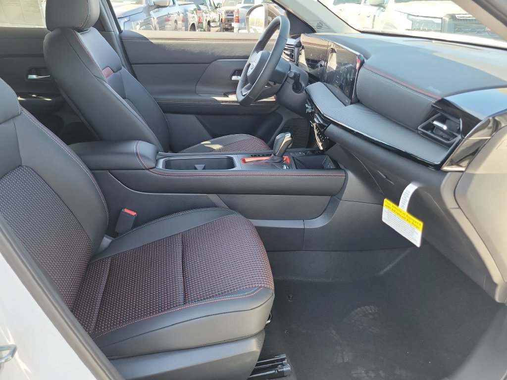 New 2026 Nissan Kicks SR w/ Interior Electronics Package FWD image 11