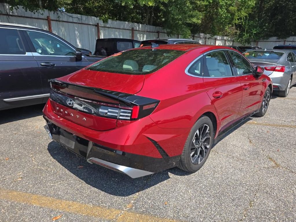 Used 2025 Hyundai Sonata SEL FWD image 4