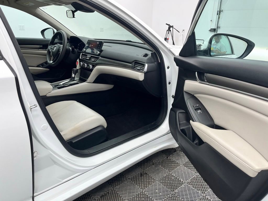 Used 2018 Honda Accord LX image 30