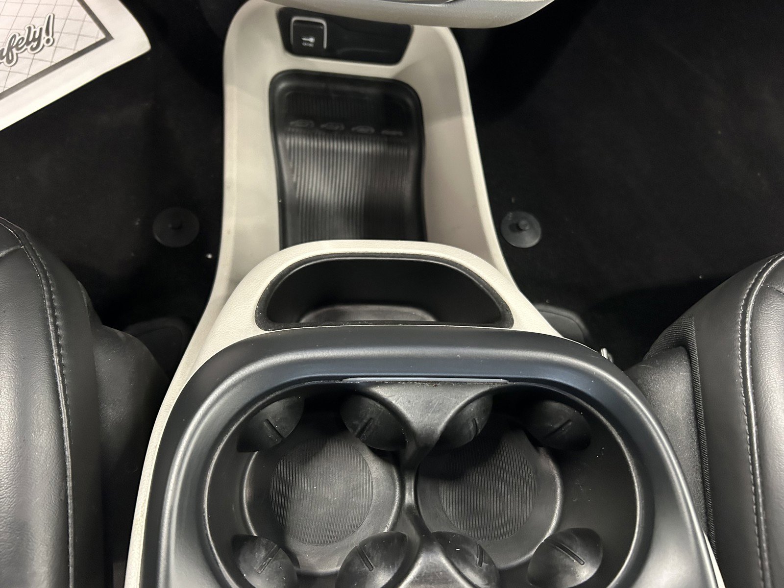 Used 2023 Chrysler Pacifica Touring-L image 36