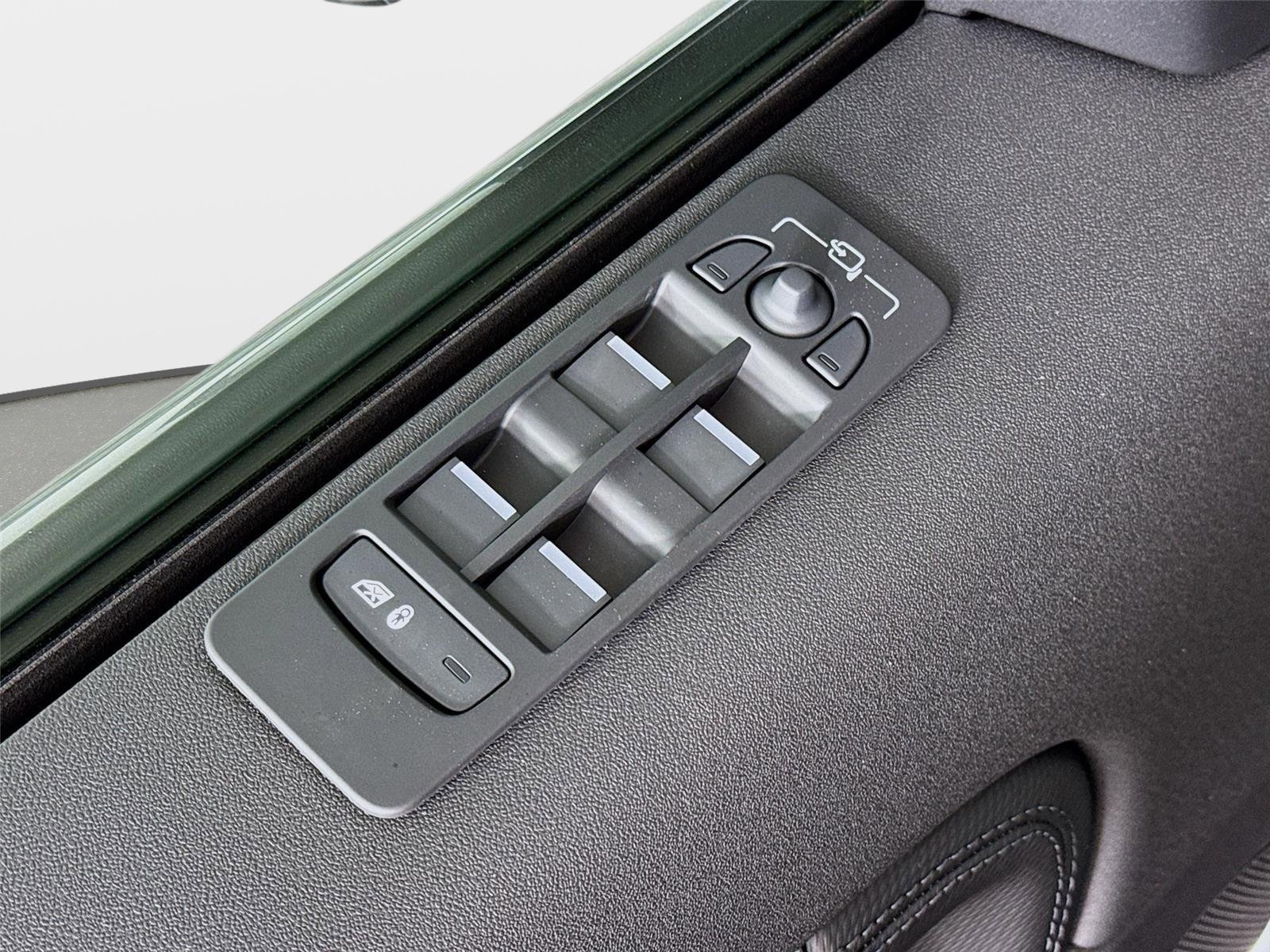Used 2026 Land Rover Discovery Sport Landmark AWD/4WD image 20