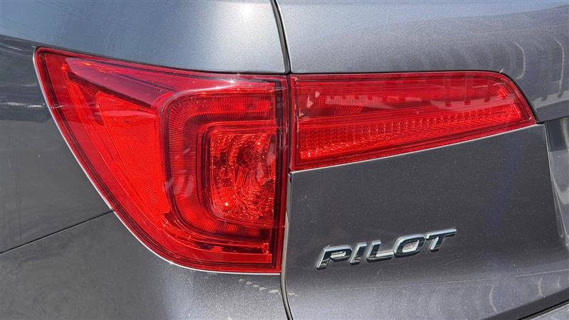 Used 2017 Honda Pilot Touring image 13