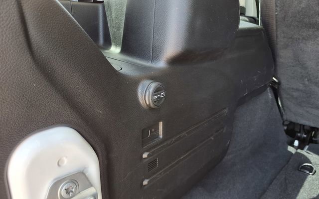 Used 2025 Jeep Wrangler Unlimited Sahara AWD/4WD image 12