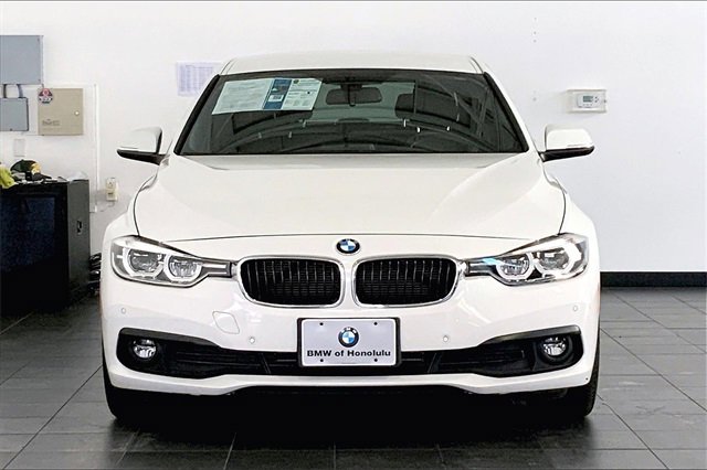 Used 2017 BMW 320i Sedan image 3
