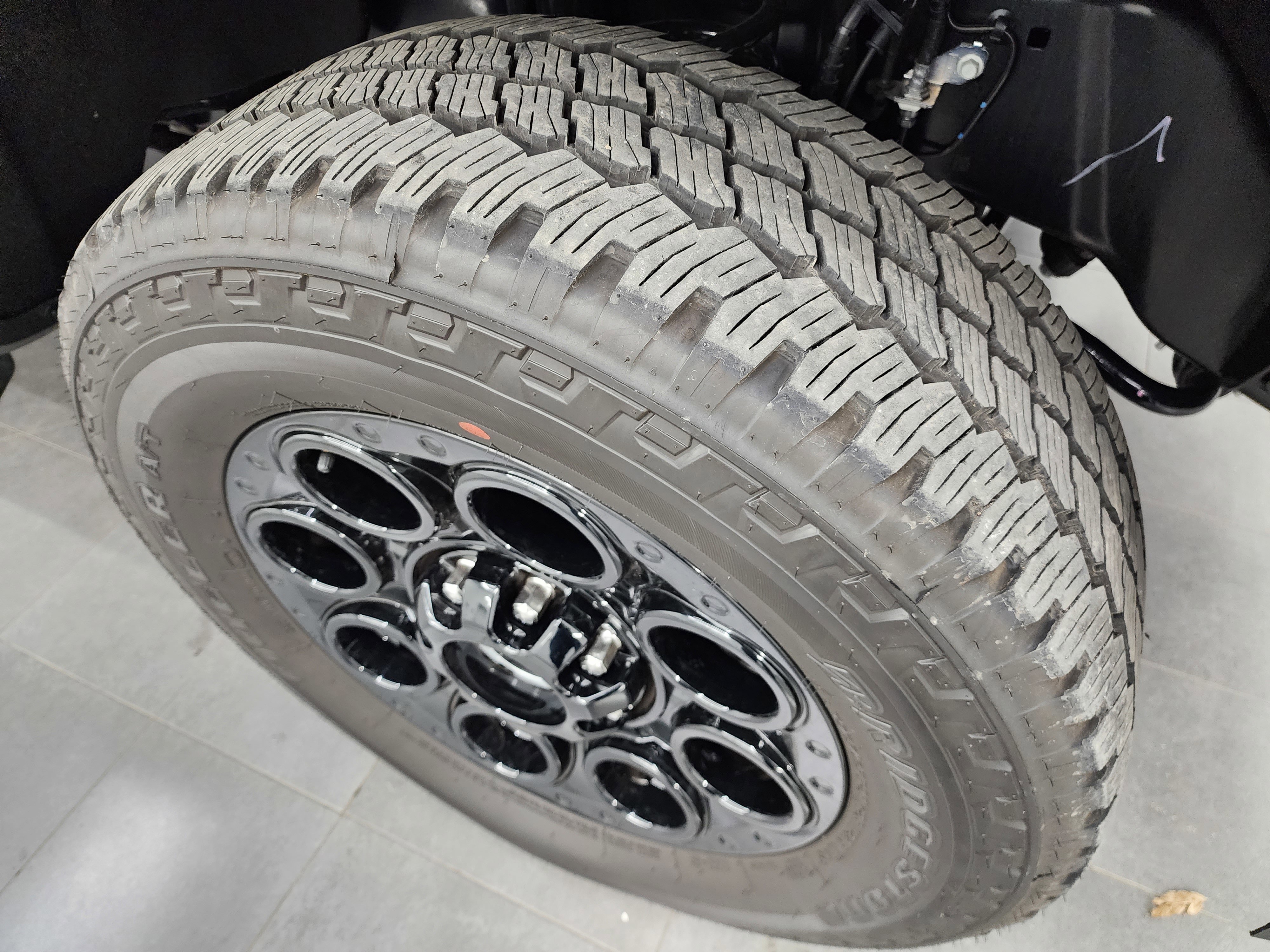 Used 2025 Ford F250 XLT w/ Black Appearance Package image 3