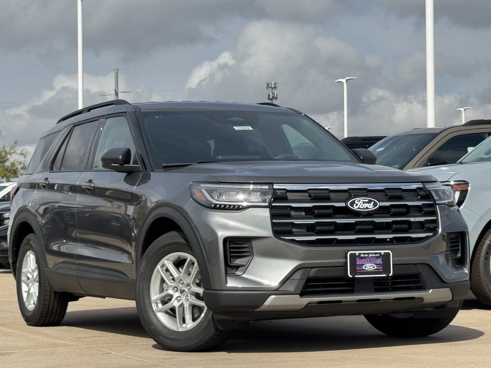 New 2027 Ford Explorer Active RWD image 2