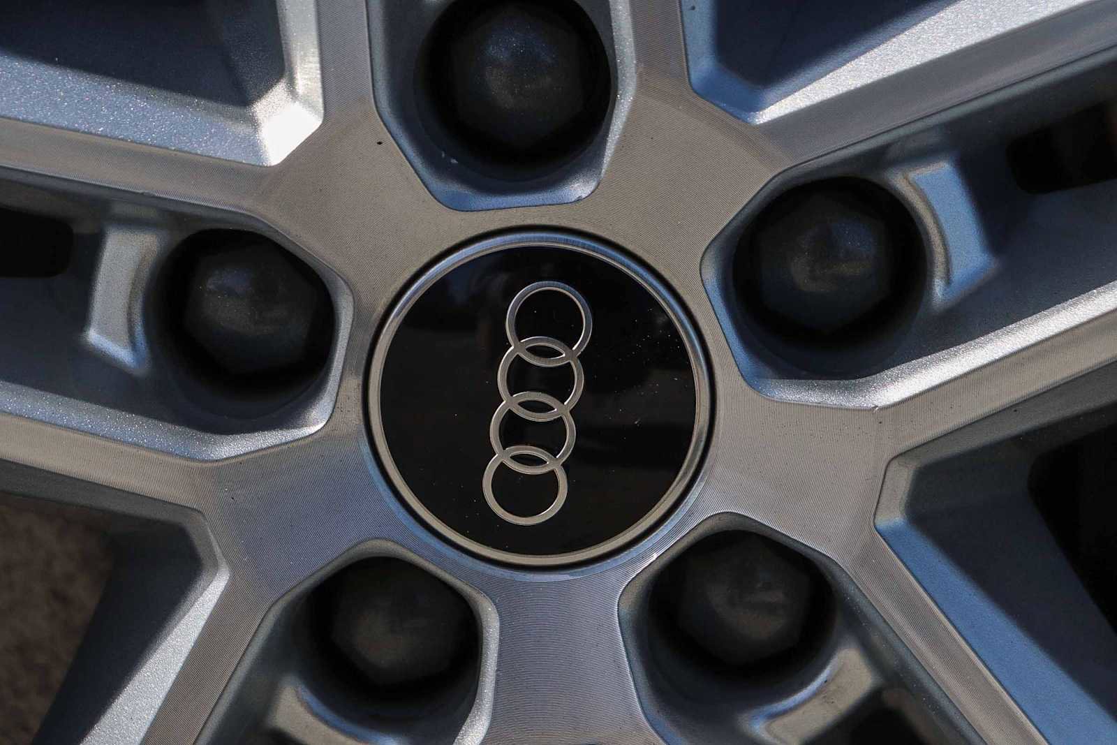 Used 2023 Audi Q5 e Premium w/ Convenience Package image 15