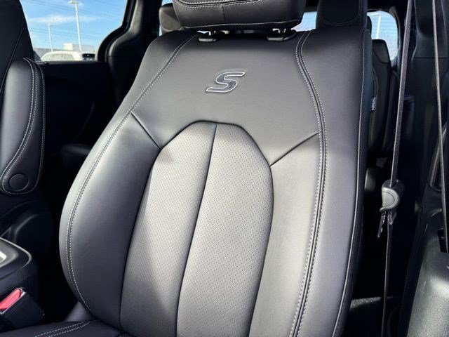 New 2026 Chrysler Pacifica Select image 27
