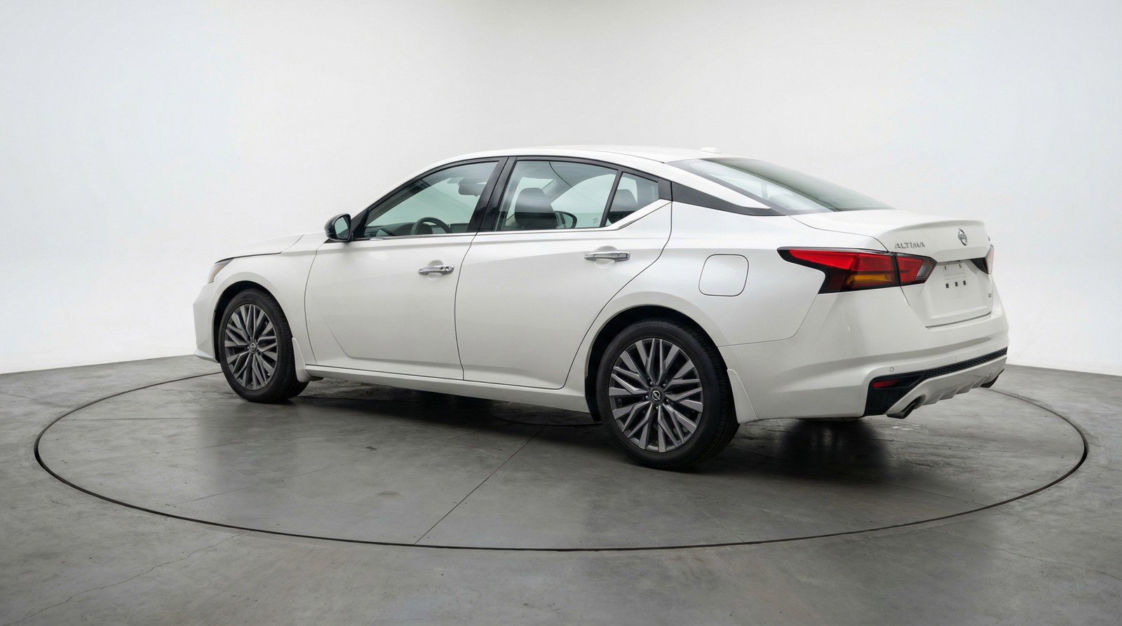 Used 2025 Nissan Altima 2.5 SV image 6