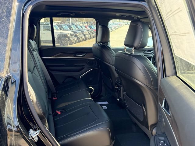 New 2026 Jeep Grand Cherokee Limited w/ Limited Altitude Package AWD/4WD image 33