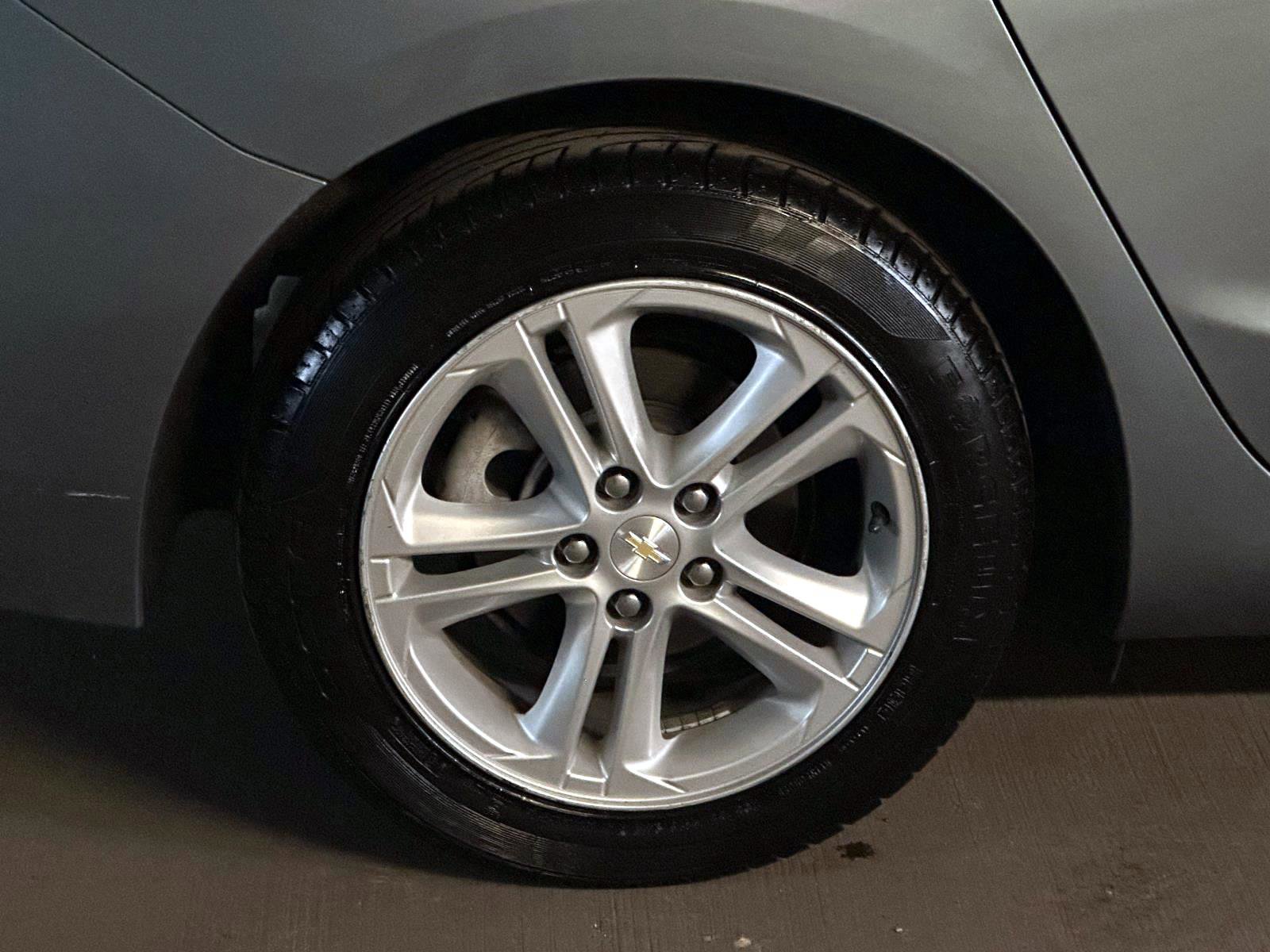 Used 2018 Chevrolet Cruze LT w/ Convenience Package image 12