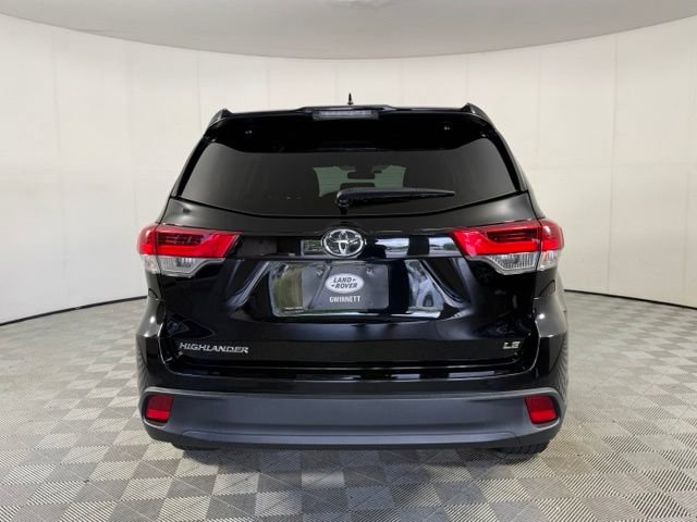 Used 2018 Toyota Highlander Plus FWD image 4