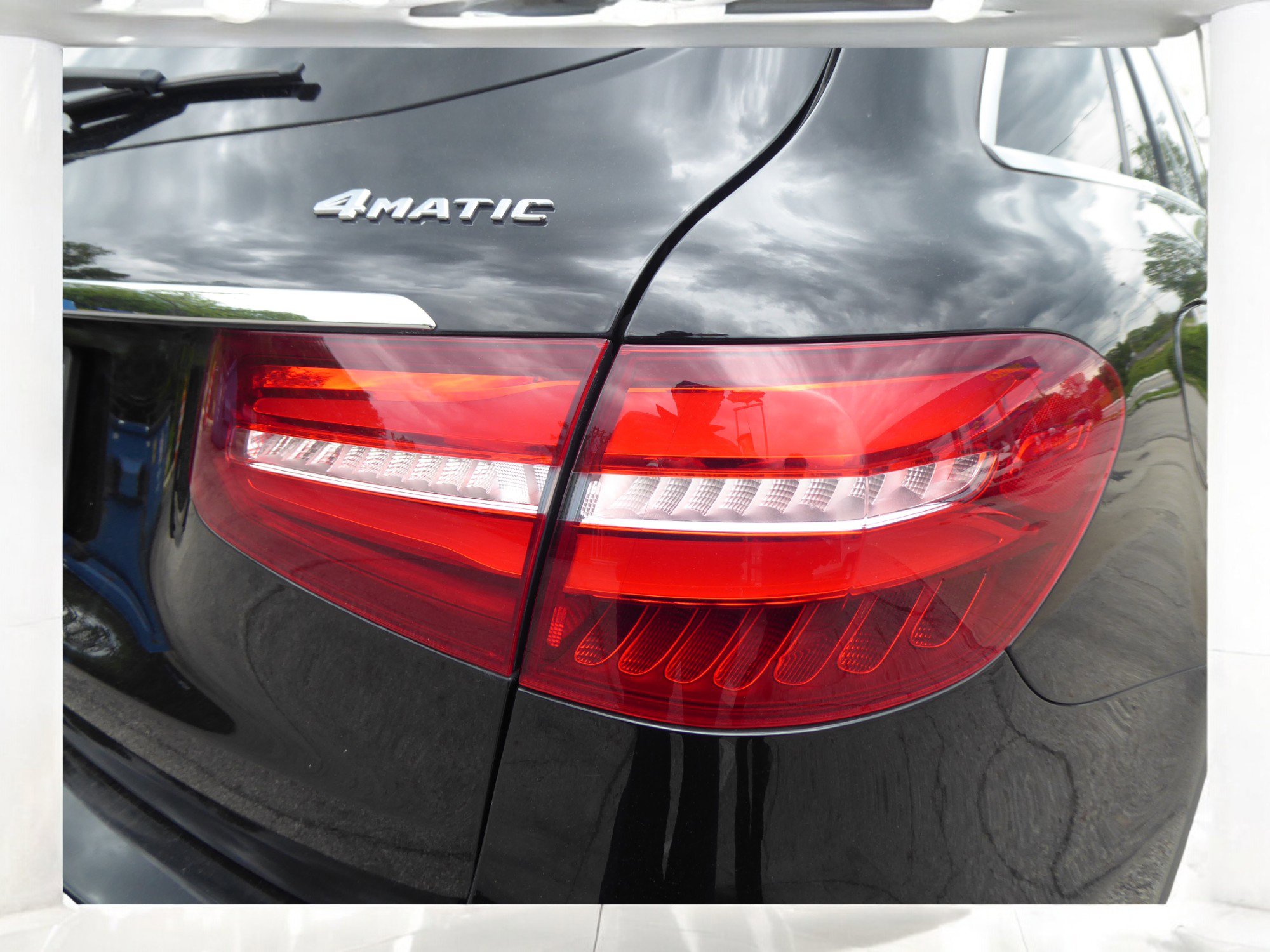 Used 2019 Mercedes-Benz GLC 300 4MATIC w/ Premium Package image 23