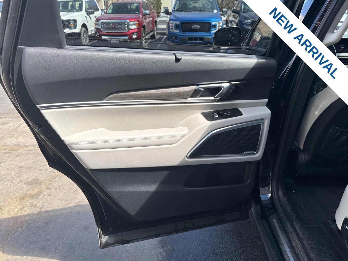 Used 2022 Kia Telluride SX w/ SX Prestige Package image 15