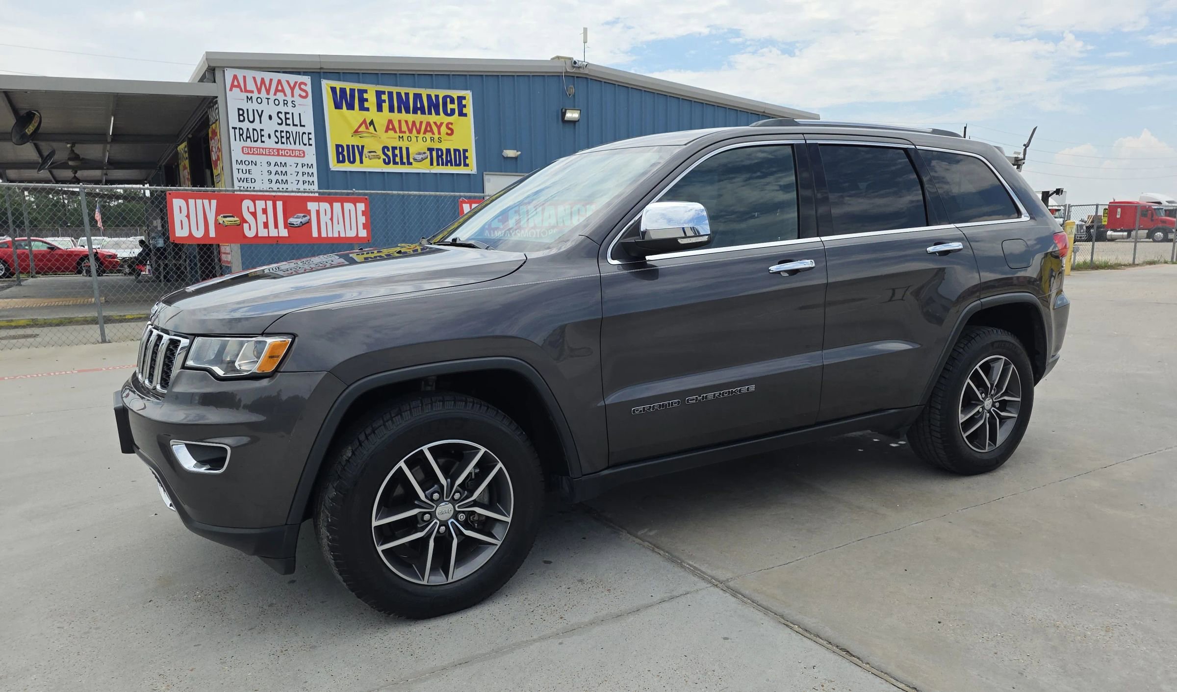 Used 2018 Jeep Grand Cherokee Limited image 1