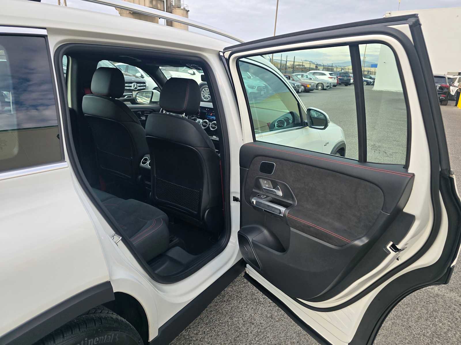 Used 2025 Mercedes-Benz GLB 35 AMG 4MATIC image 14