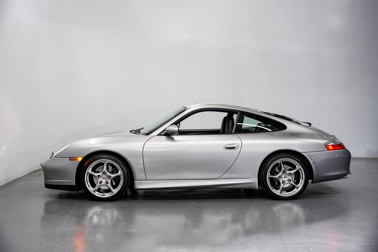 Used 2004 Porsche 911 Carrera RWD image 7