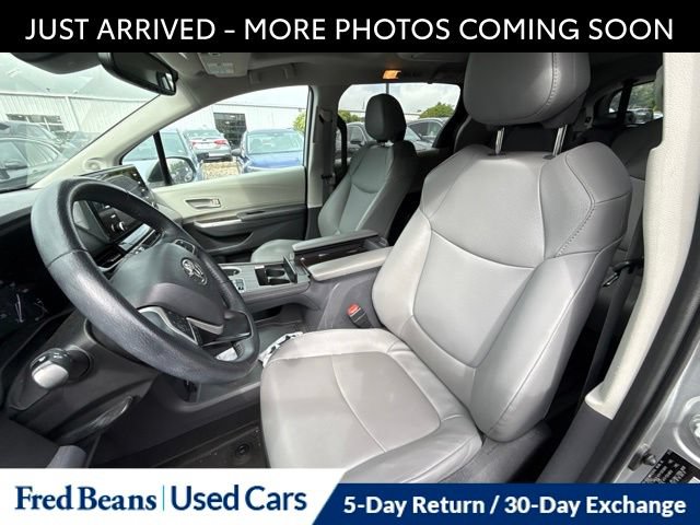 Used 2022 Toyota Sienna XLE w/ XLE Plus Package FWD image 16