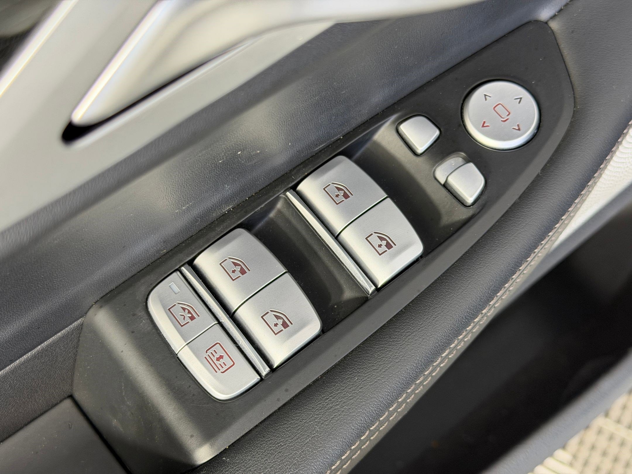 Used 2020 BMW M760i xDrive w/ Luxury Rear Seating Package image 25