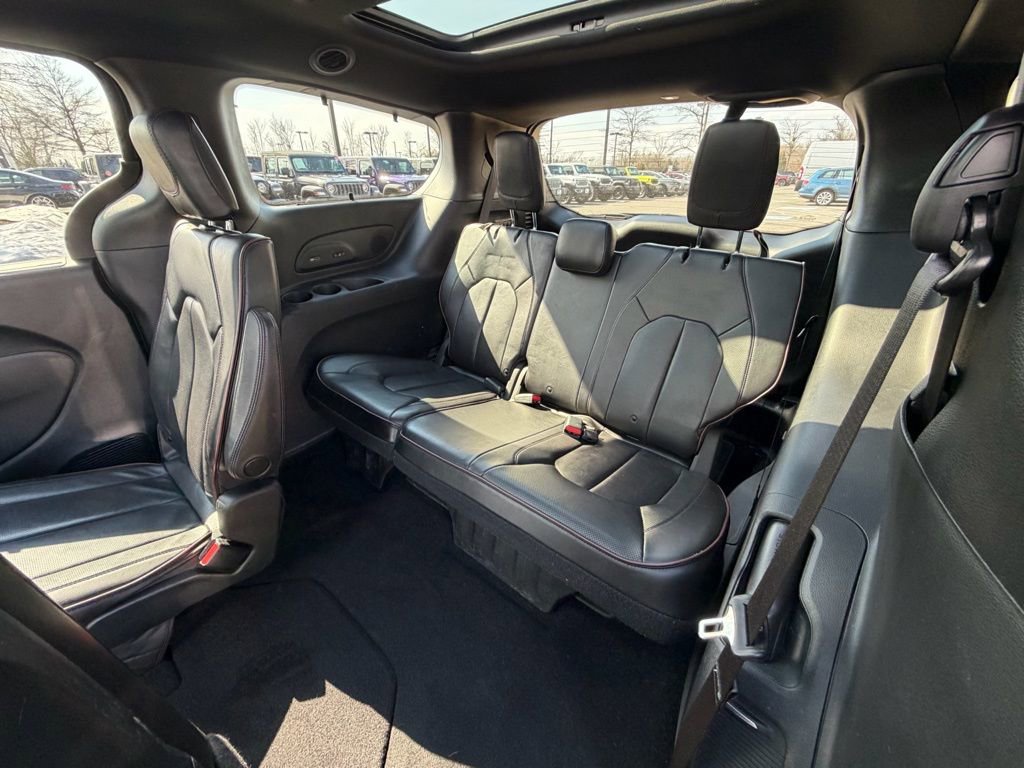 Used 2020 Chrysler Pacifica Limited image 18