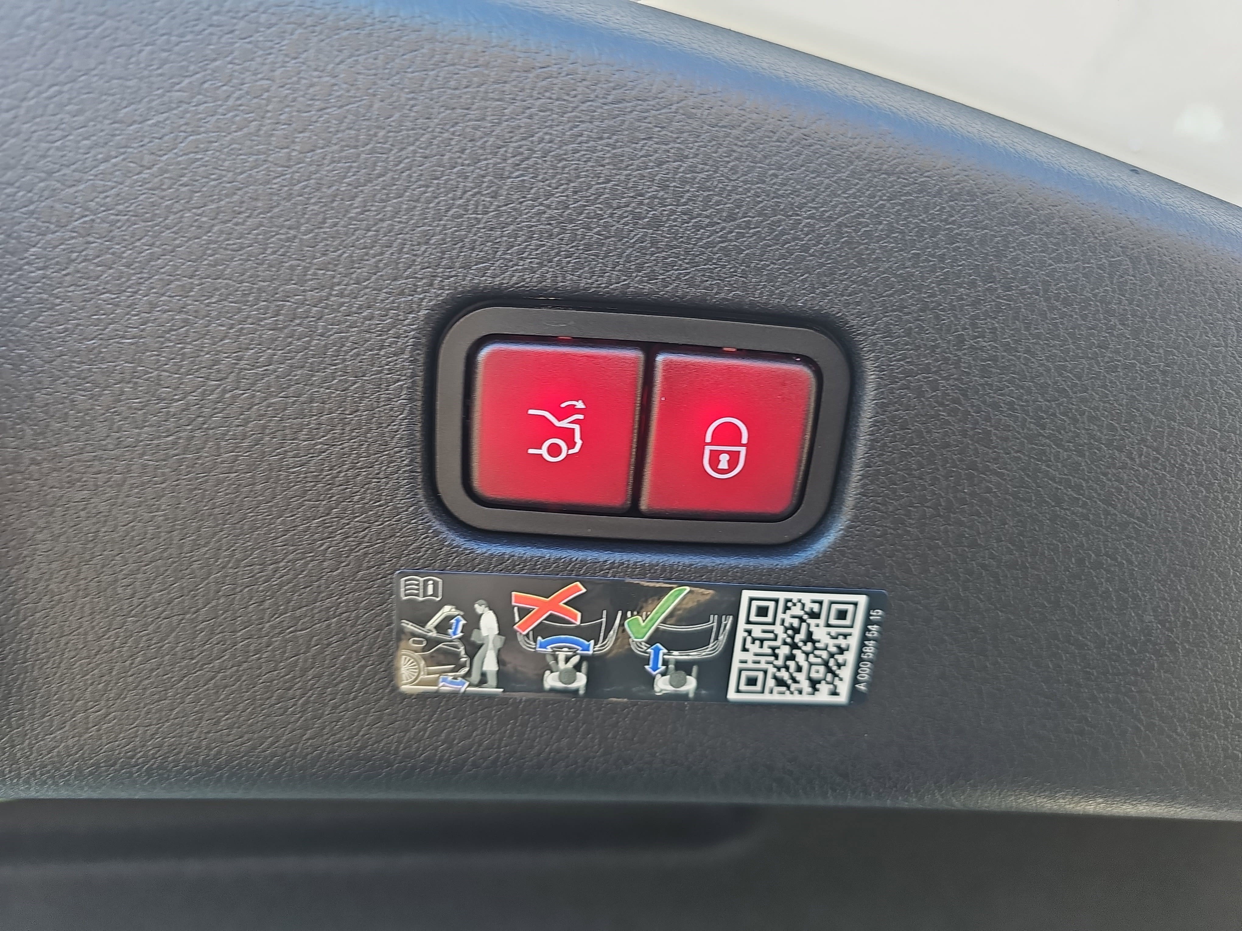 Certified 2025 Mercedes-Benz CLE 300 4MATIC Coupe image 15