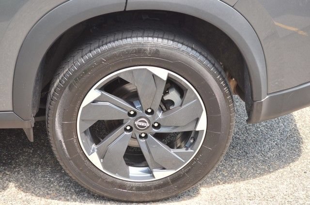 Used 2024 Nissan Rogue SV AWD/4WD image 12