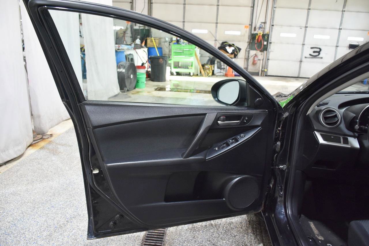 Used 2010 MAZDA MAZDA3 i Touring FWD image 9