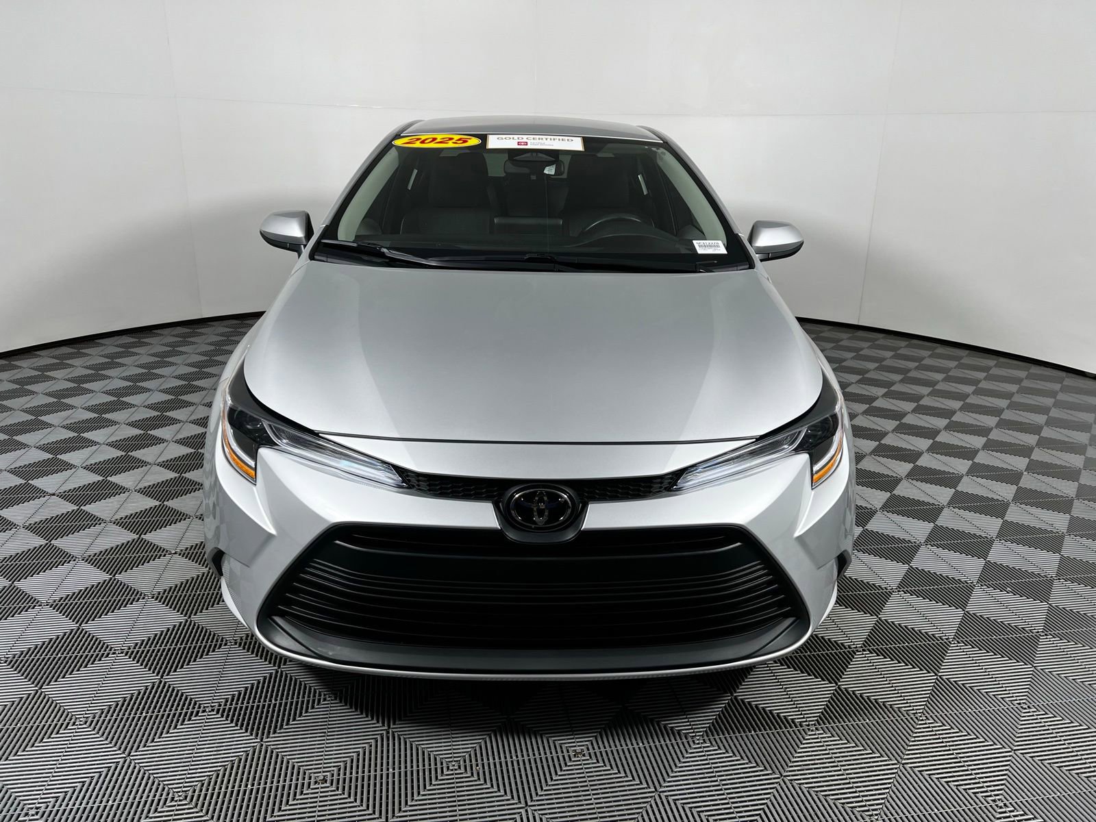 Certified 2025 Toyota Corolla LE FWD image 2