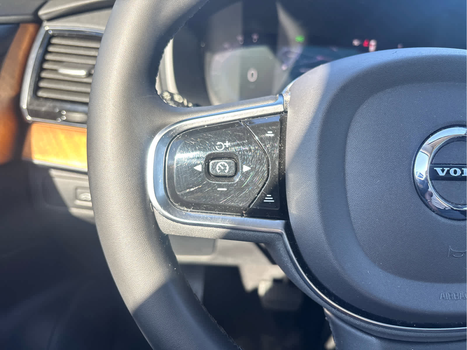 Used 2023 Volvo XC90 B6 Plus w/ Protection Package Premier AWD/4WD image 15