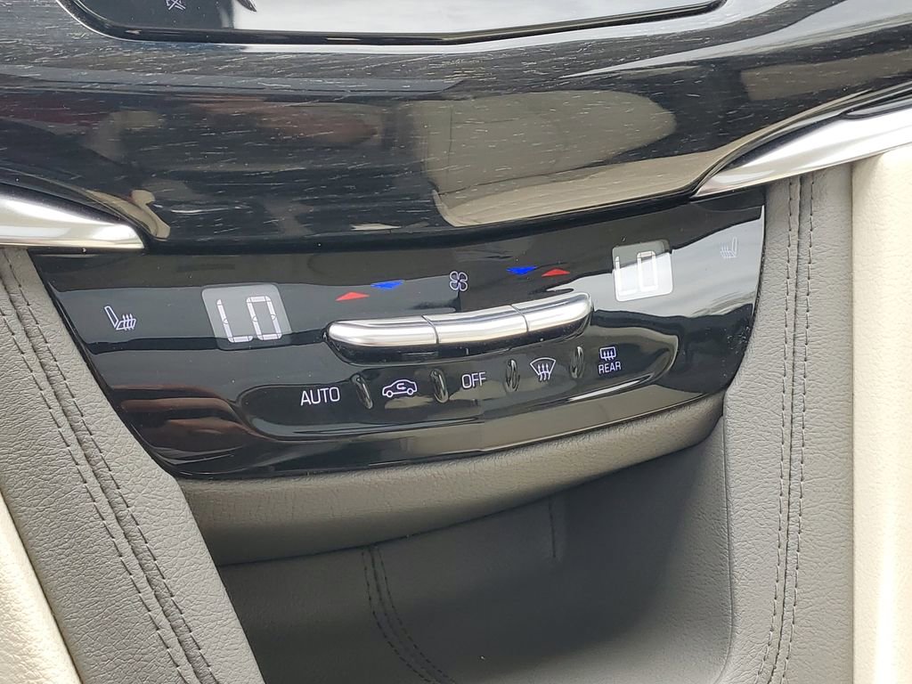 Used 2022 Cadillac XT6 Premium Luxury w/ LPO, Floor Liner Package AWD/4WD image 18