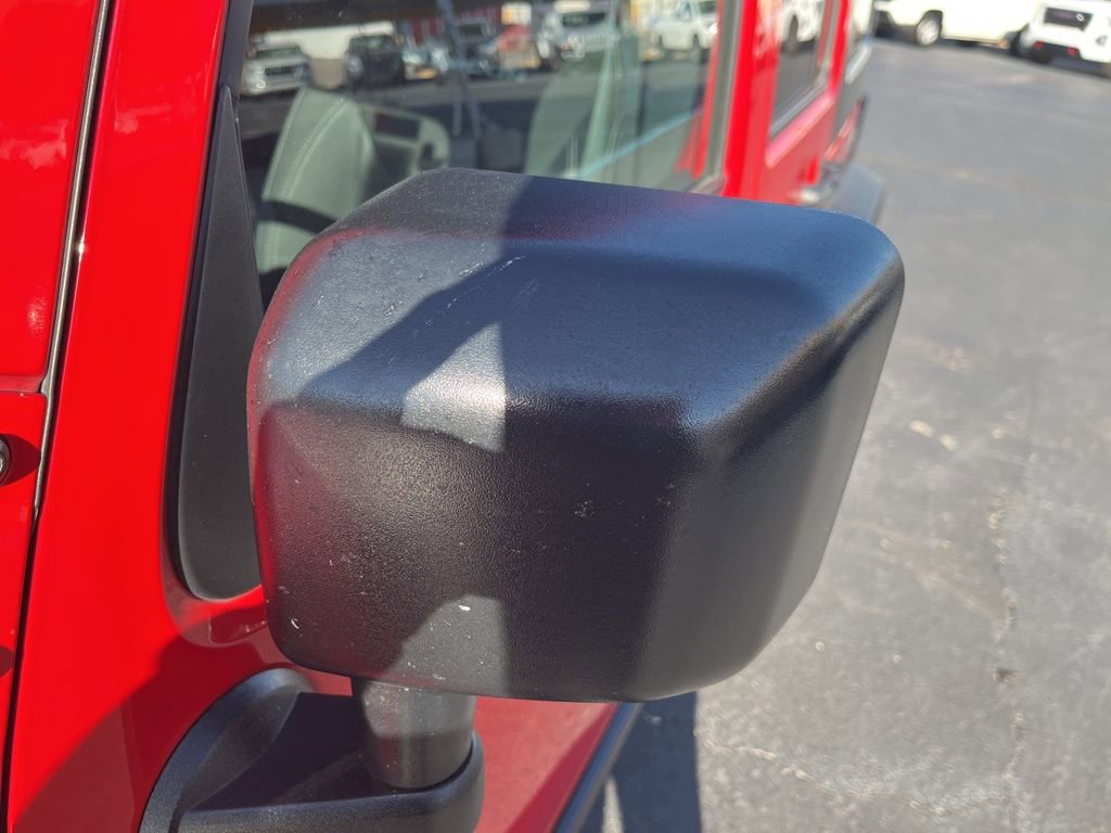 Used 2017 Jeep Wrangler Unlimited Rubicon w/ Connectivity Group image 14