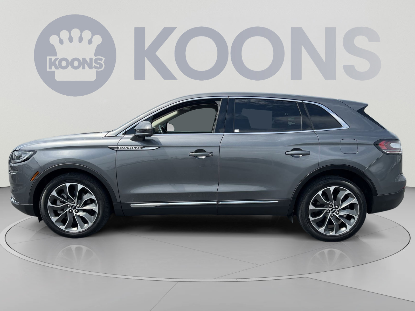 Used 2023 Lincoln Nautilus Reserve AWD/4WD image 2