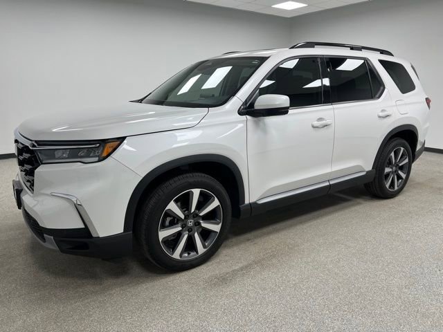 Used 2025 Honda Pilot Touring image 5