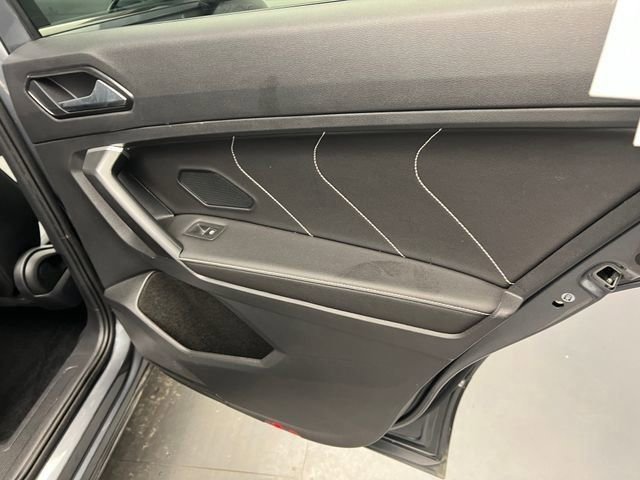 Used 2023 Volkswagen Tiguan SE image 55