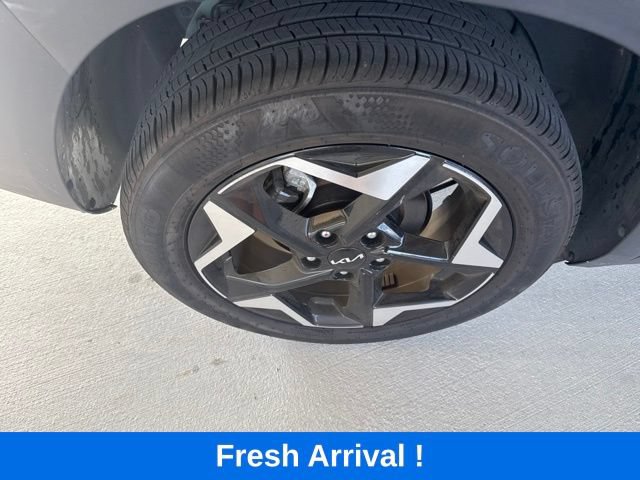 Used 2024 Kia Seltos EX FWD image 23