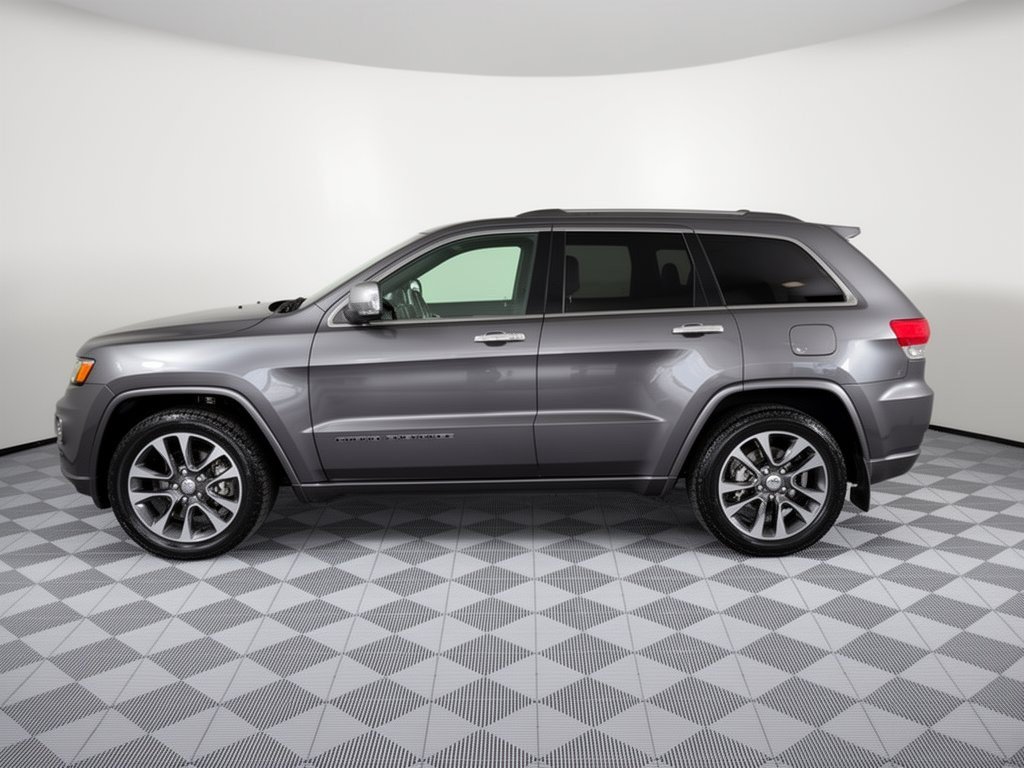 Used 2018 Jeep Grand Cherokee Overland AWD/4WD image 2