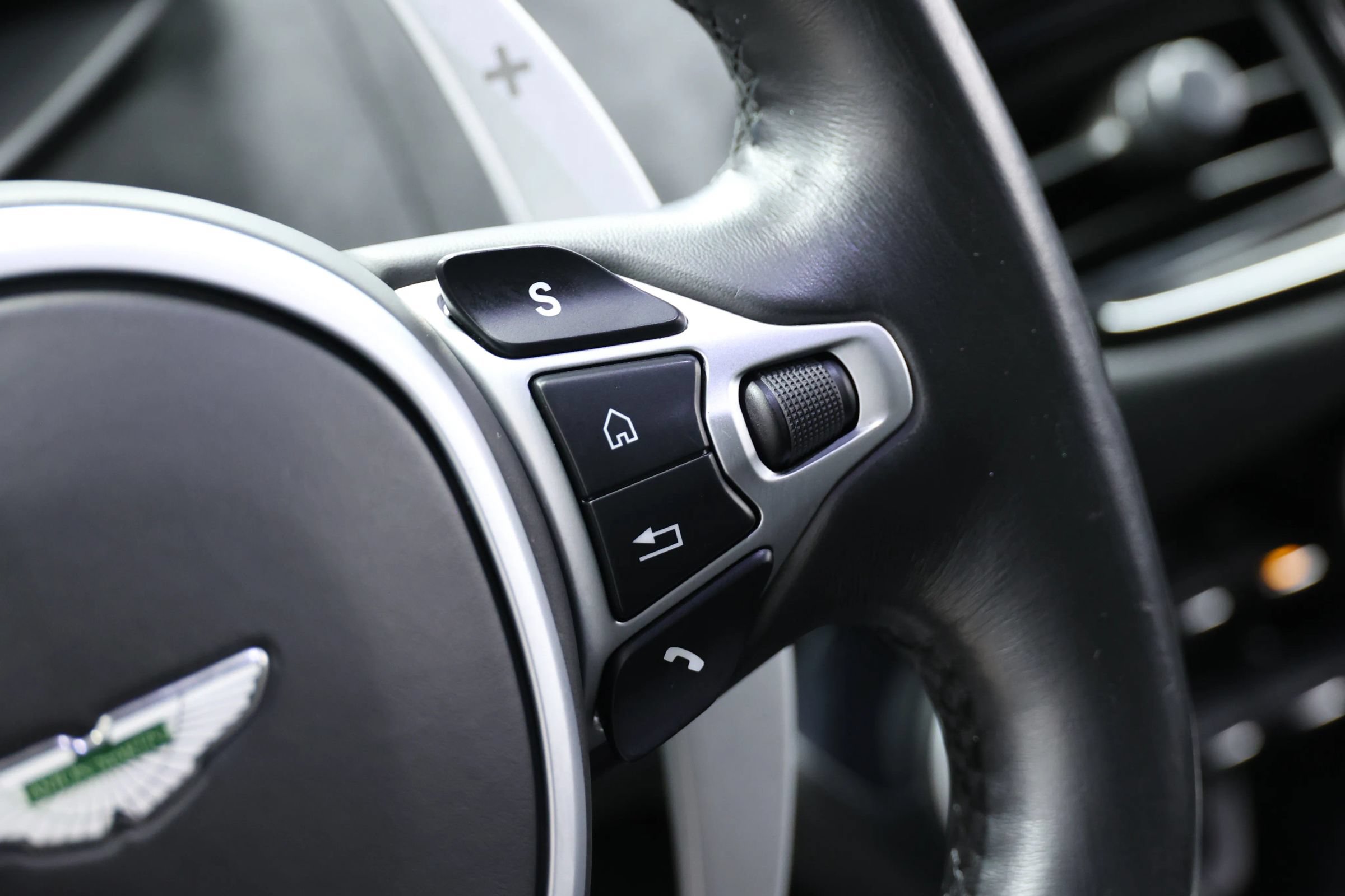 Used 2020 Aston Martin V8 Vantage Coupe RWD image 27