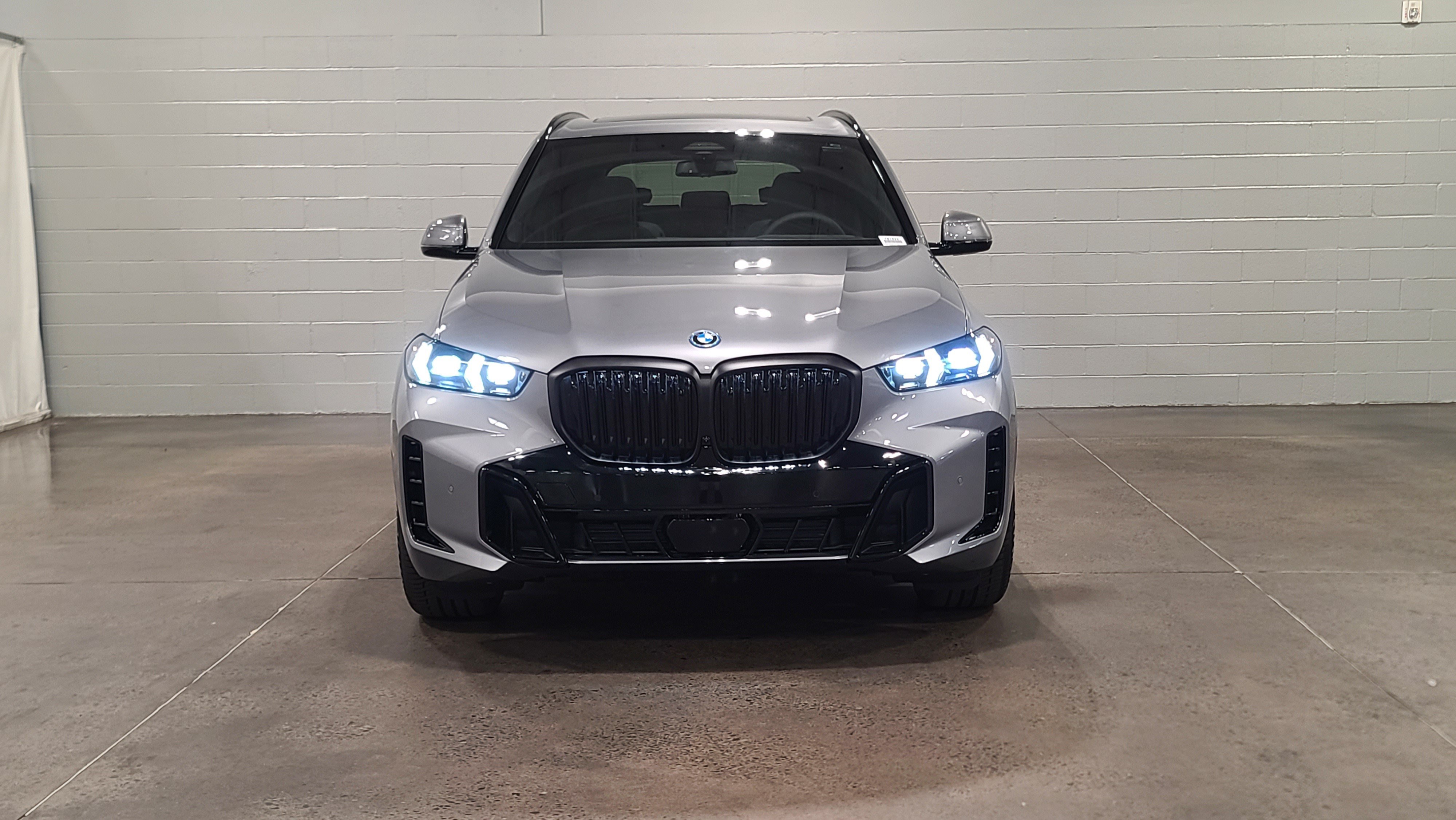 Used 2026 BMW X5 xDrive50e w/ M Sport Package AWD/4WD image 2
