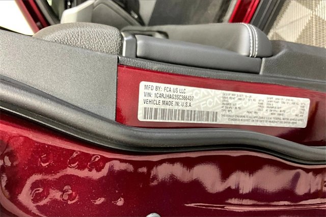 New 2025 Jeep Grand Cherokee Laredo image 9