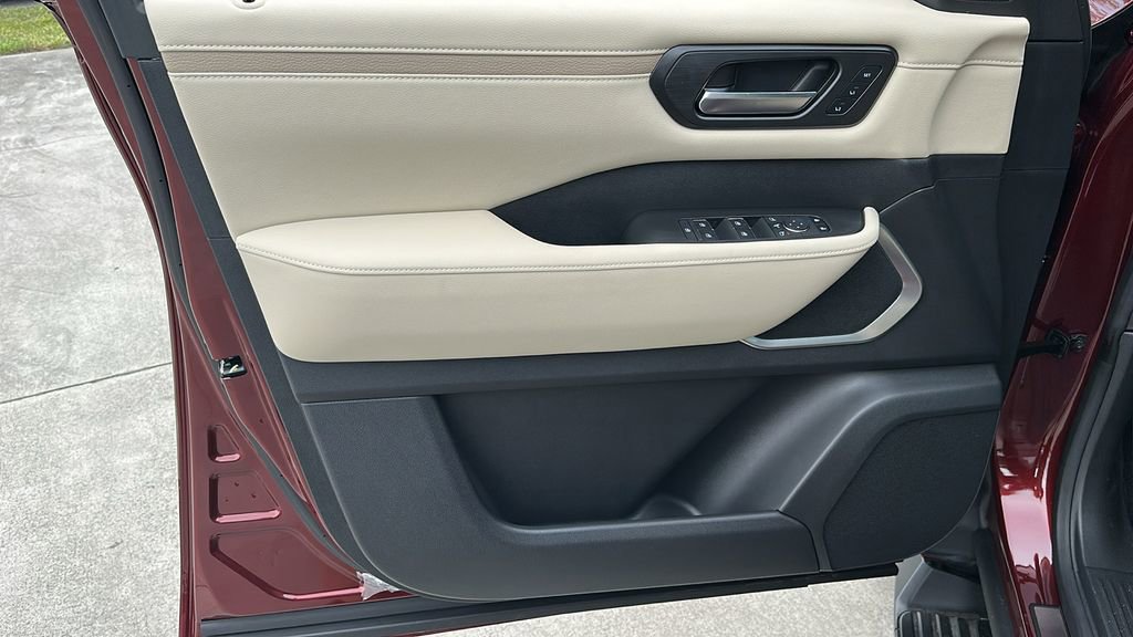 New 2025 Nissan Armada Platinum image 17