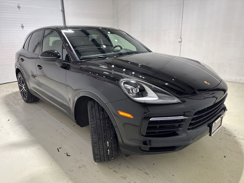 Used 2023 Porsche Cayenne w/ Premium Package AWD/4WD image 3