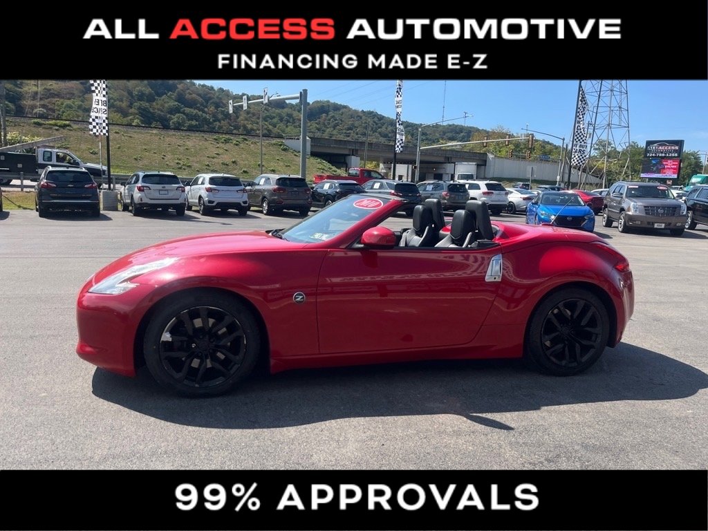 Used 2010 Nissan 370Z Touring image 3