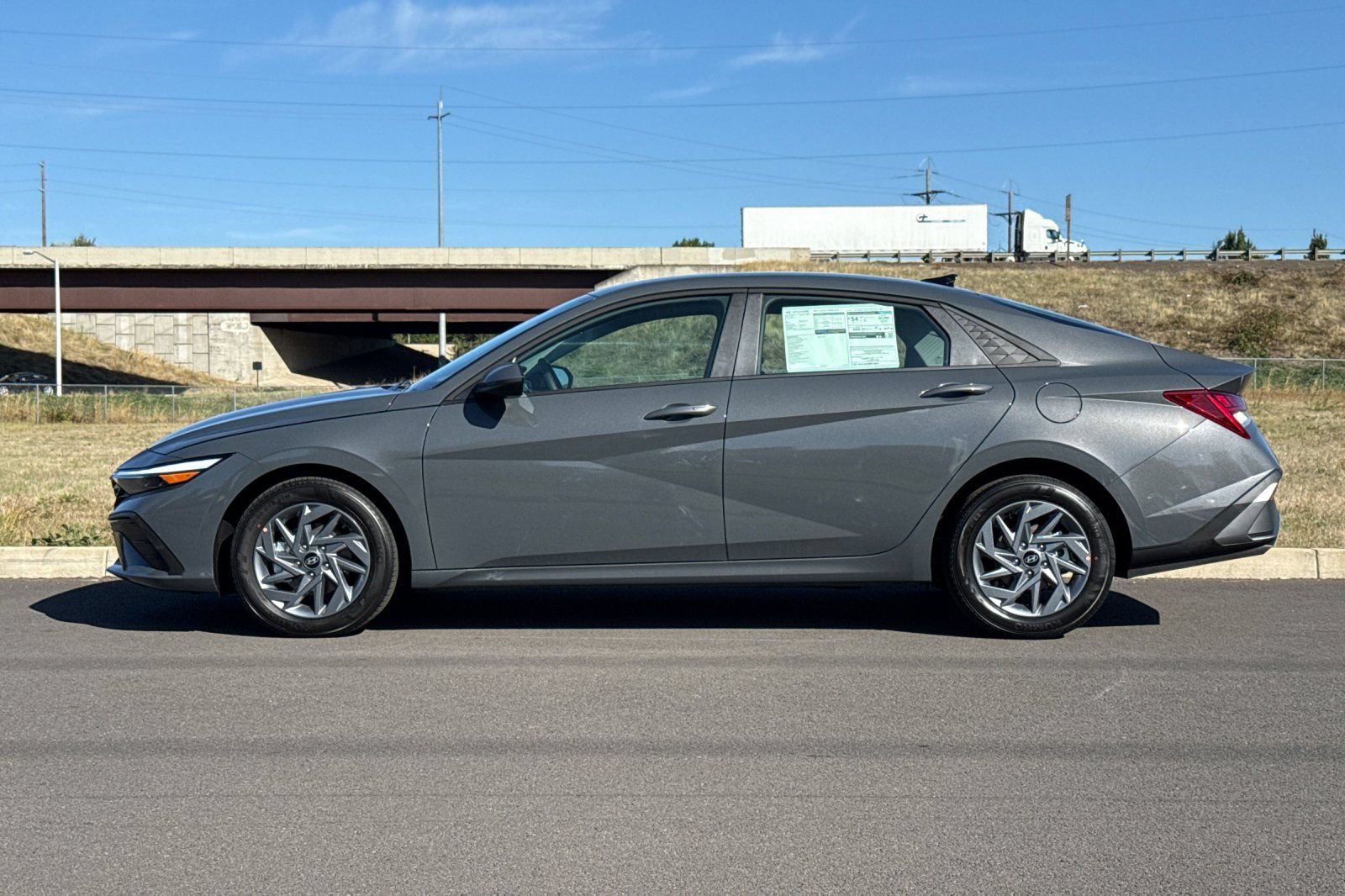 New 2026 Hyundai Elantra Hybrid FWD image 6