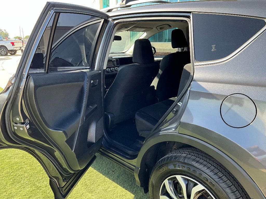 Used 2017 Toyota RAV4 LE image 28