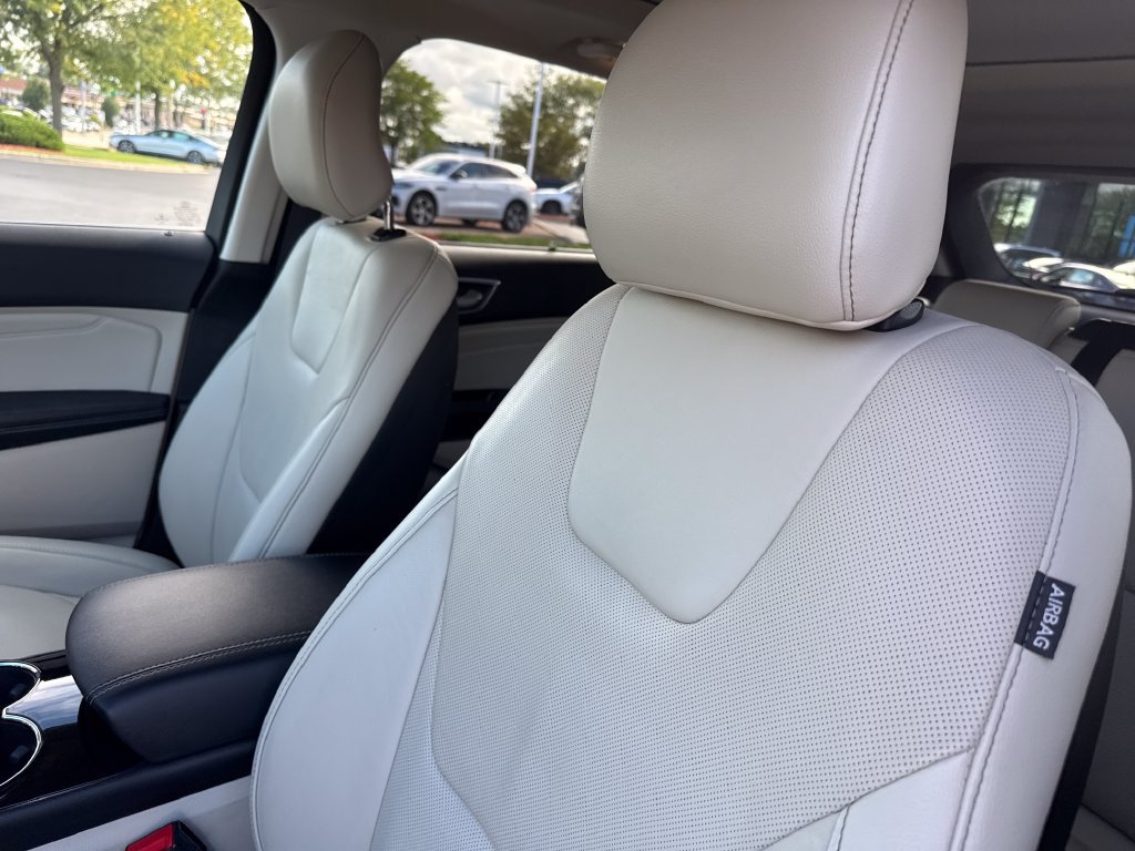 Used 2017 Ford Edge Titanium w/ Equipment Group 302A AWD/4WD image 13